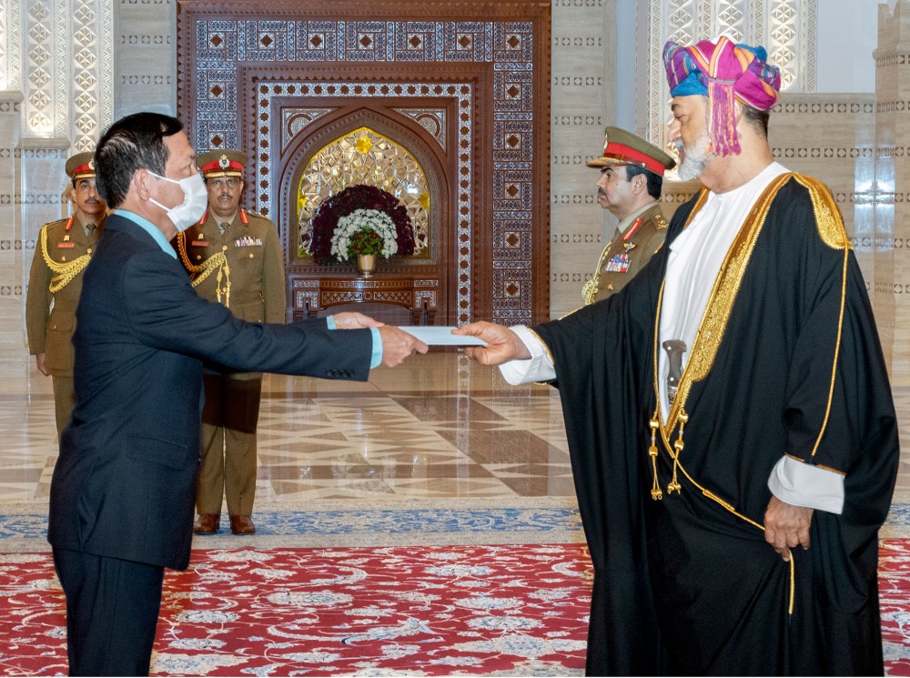 Vietnamese ambassador presents credentials to Omani King